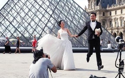 Mot chup anh cuoi xa hoa va giac mo cua cac cap doi Trung Quoc hinh anh