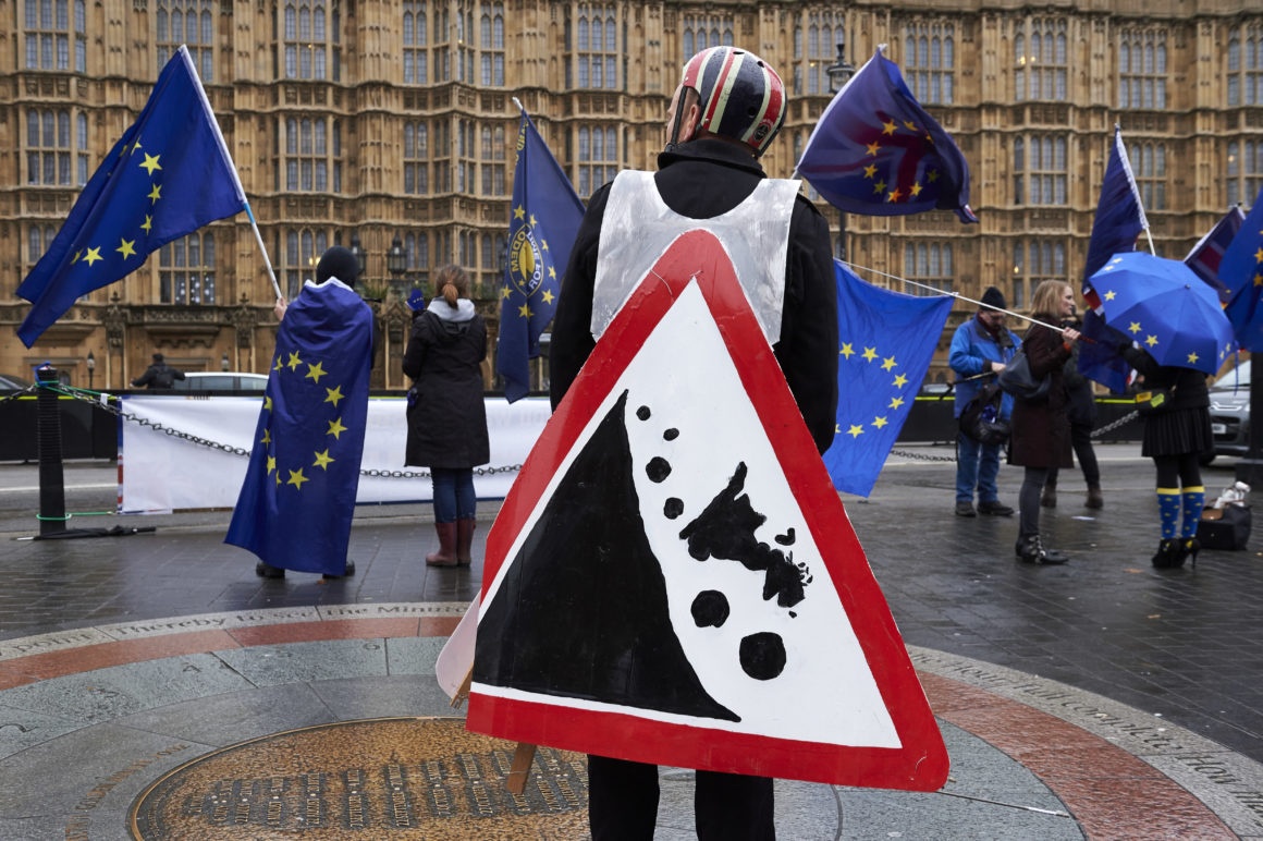 'Han chot' den gan, dam phan Brexit van be tac hinh anh