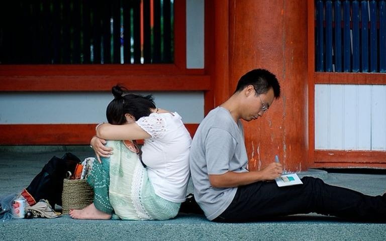 Gan 70% nguoi tre Nhat Ban so bi nguoi khac nhin hinh anh