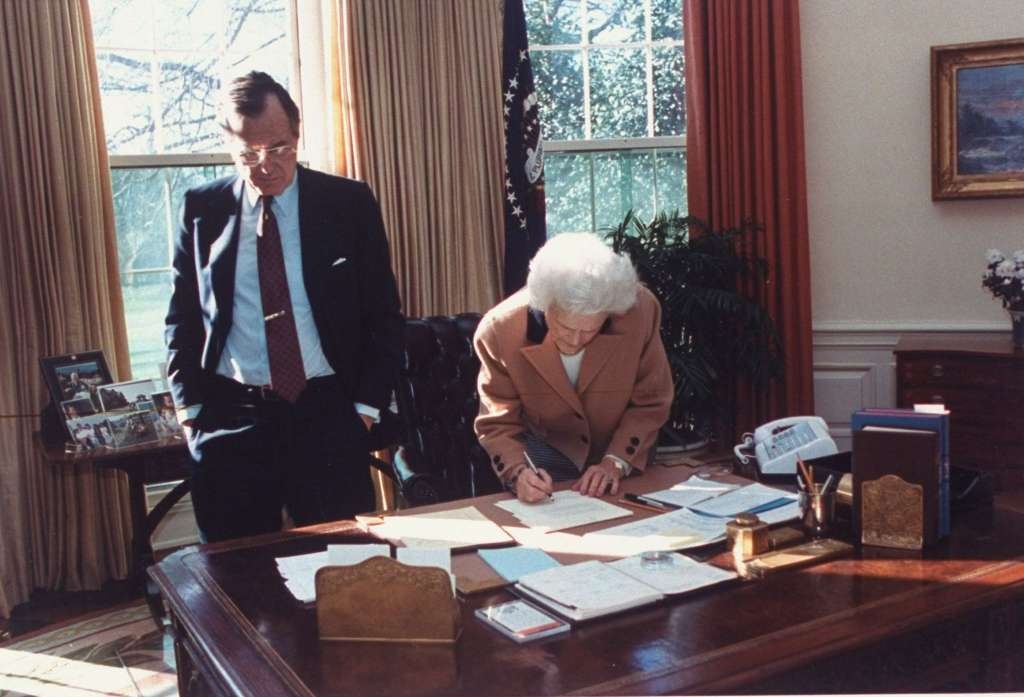 Chuyen tinh cua co tong thong My Bush anh 10