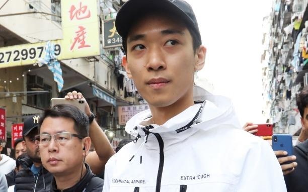 Xe sang, biet thu va mua tien: Chan dung 'thieu gia tien ao' Hong Kong hinh anh