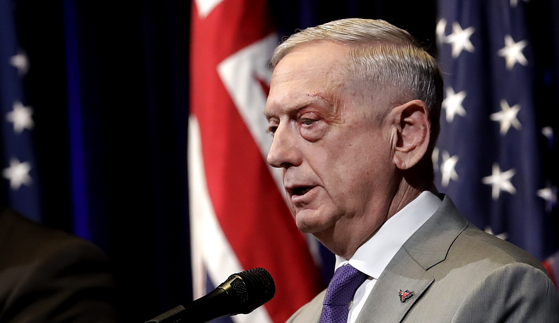 Loi tu biet Lau Nam Goc cua Bo truong Mattis trong ngay lam viec cuoi hinh anh