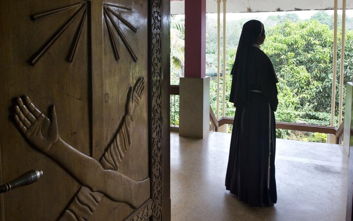 Nu tu An Do bi linh muc xam hai - vet nho bi che day nhieu thap nien hinh anh