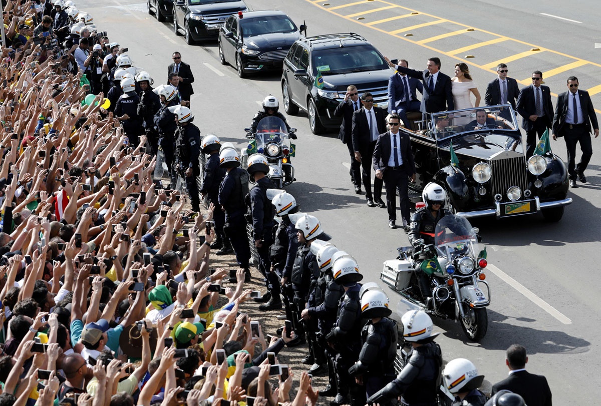 Giao hoang va Ha vien My vao top anh tuan anh 11