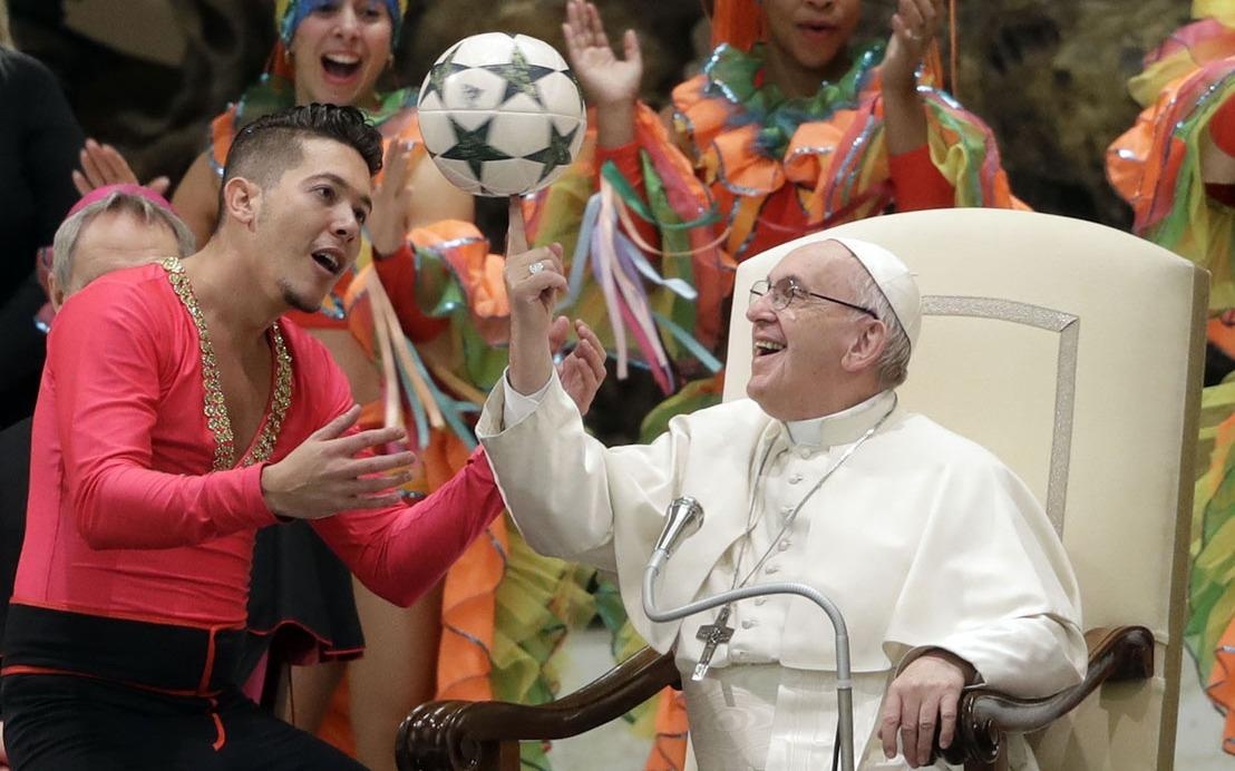 Giao hoang choi bong va le hoi nam moi vao top anh tuan hinh anh