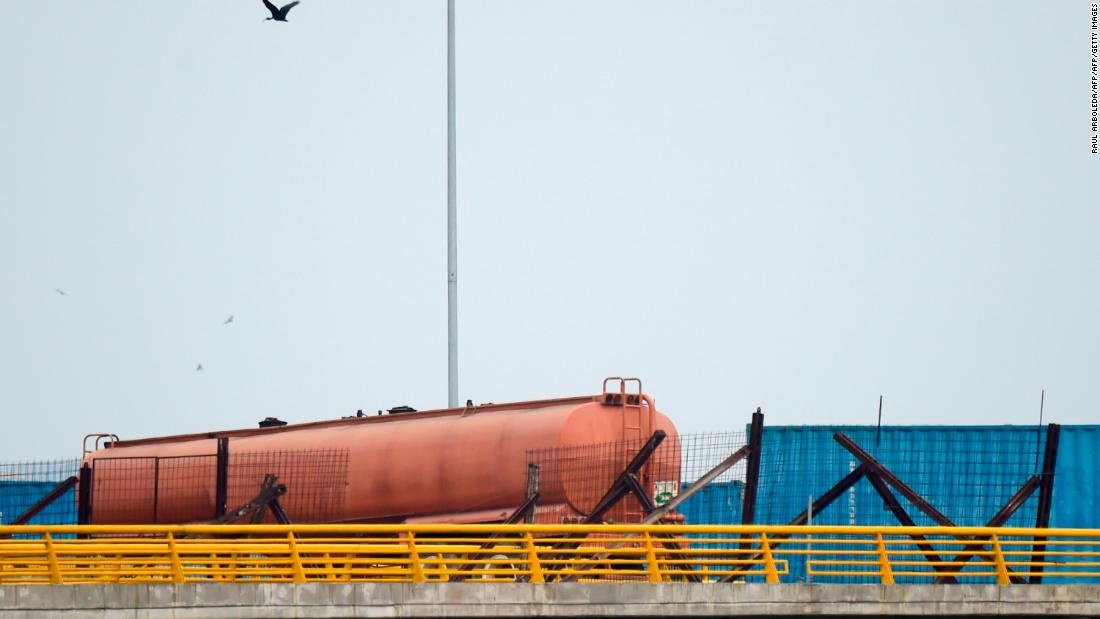 Venezuela chặn đường vận chuyển hàng cứu trợ ảnh 1 Venezuela chan duong van chuyen hang cuu tro anh 1