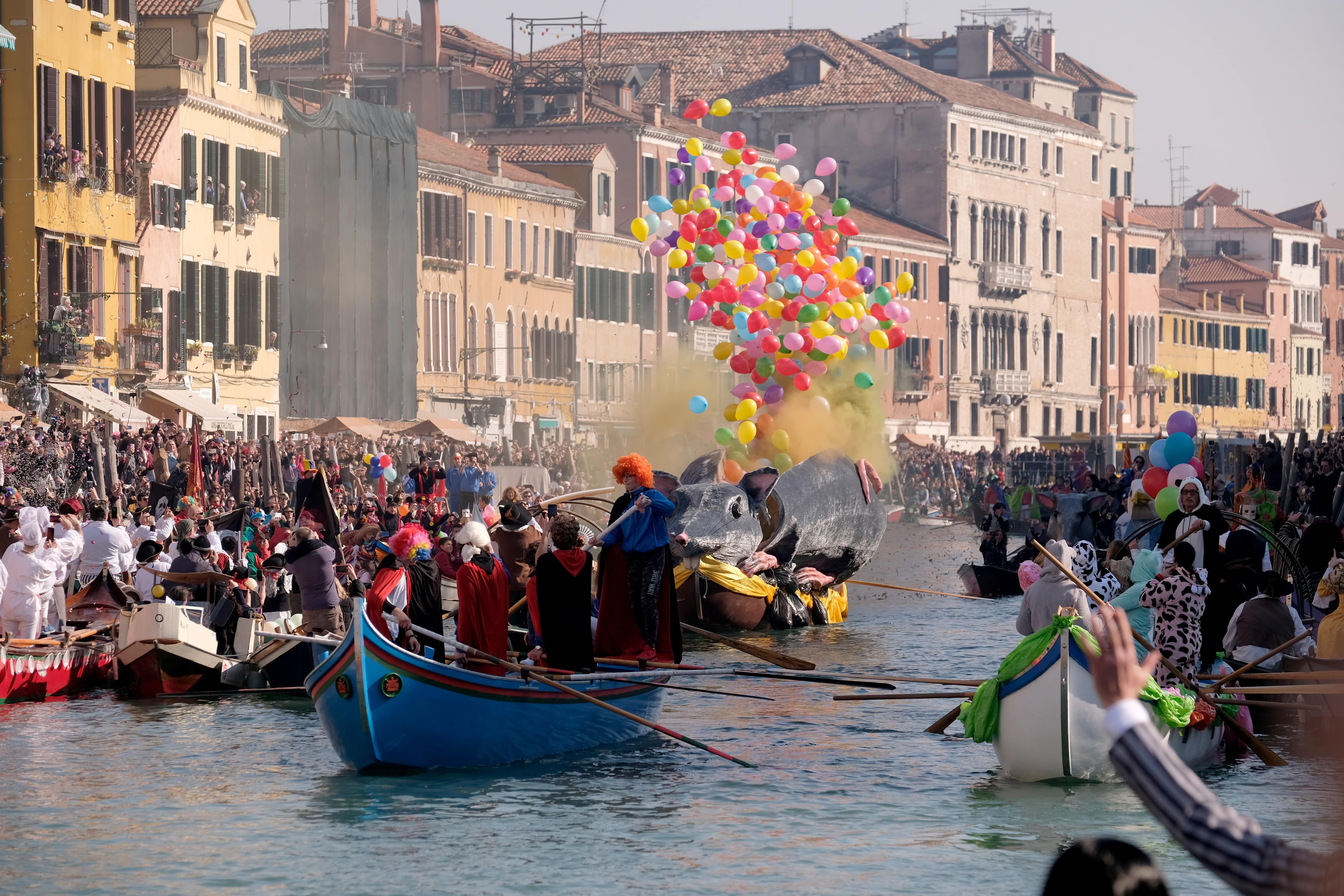 le hoi carnival tren kenh dao o Venice anh 6