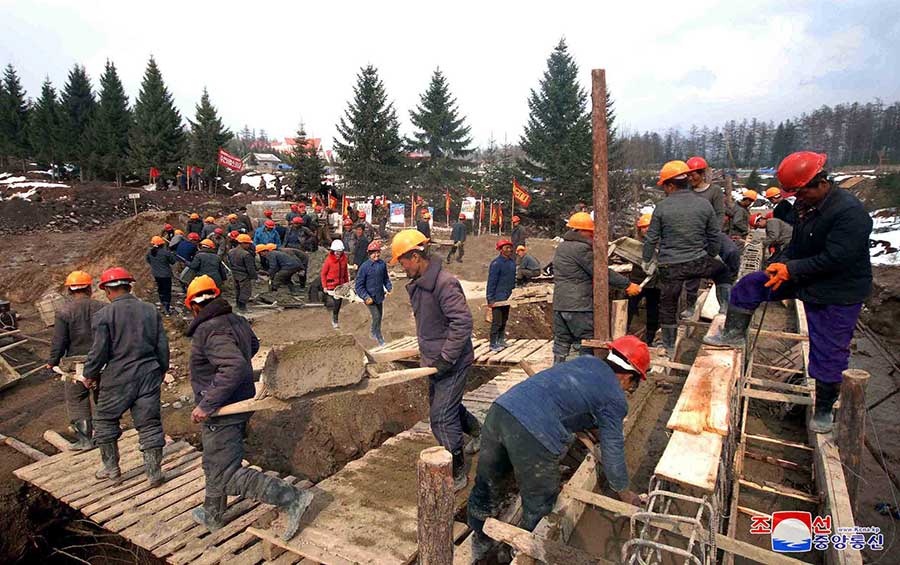 Trieu Tien phat trien kinh te anh 3