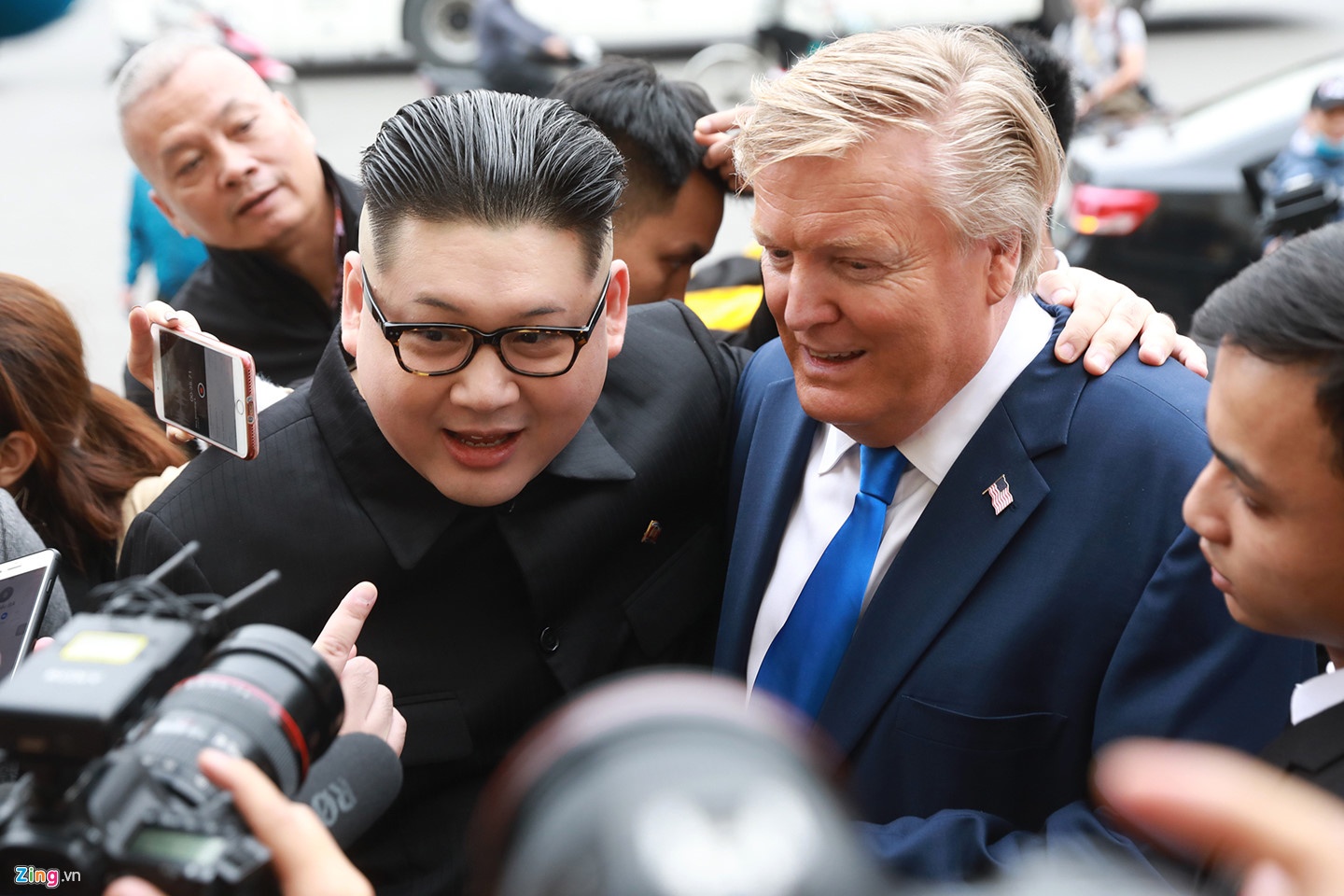 'Kim Jong Un gia' tai Ha Noi la ai? hinh anh