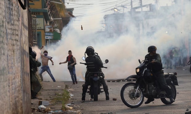 bạo loạn ở biên giới Venezuela và Colombia ảnh 1 bao loan o bien gioi Venezuela va Colombia anh 1