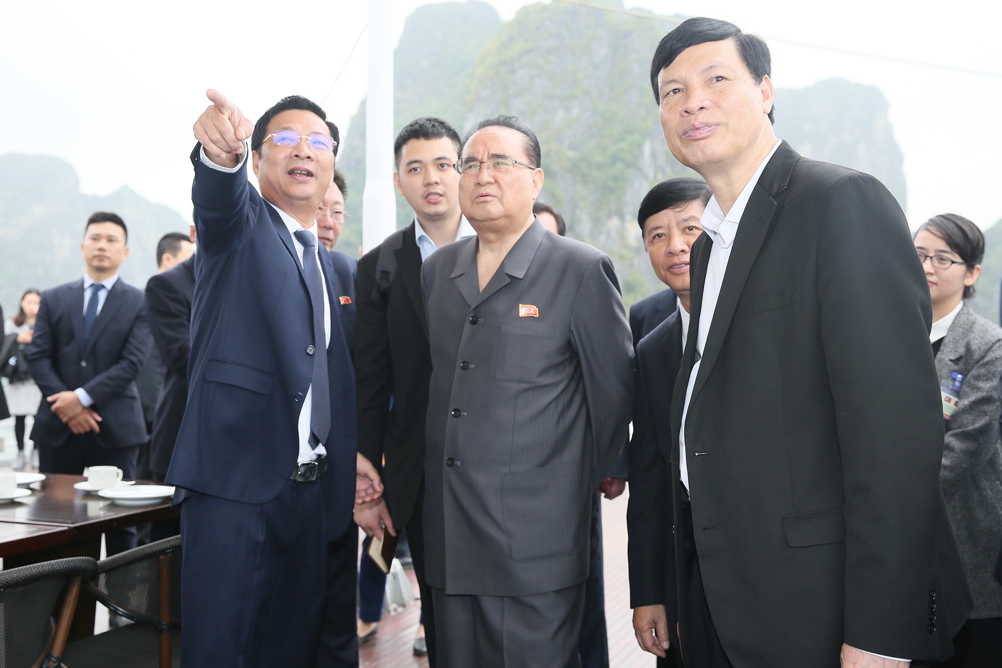 Phai doan Trieu Tien du hoi nghi My - Trieu den tham Vinh Ha Long hinh anh