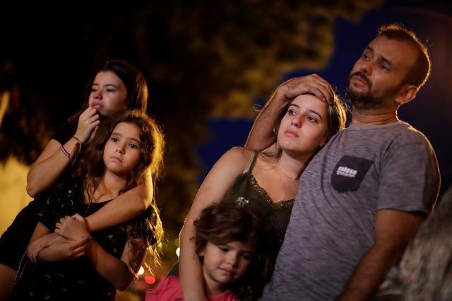 2 cuu hoc sinh xa sung truong hoc o Brazil, 10 nguoi thiet mang hinh anh