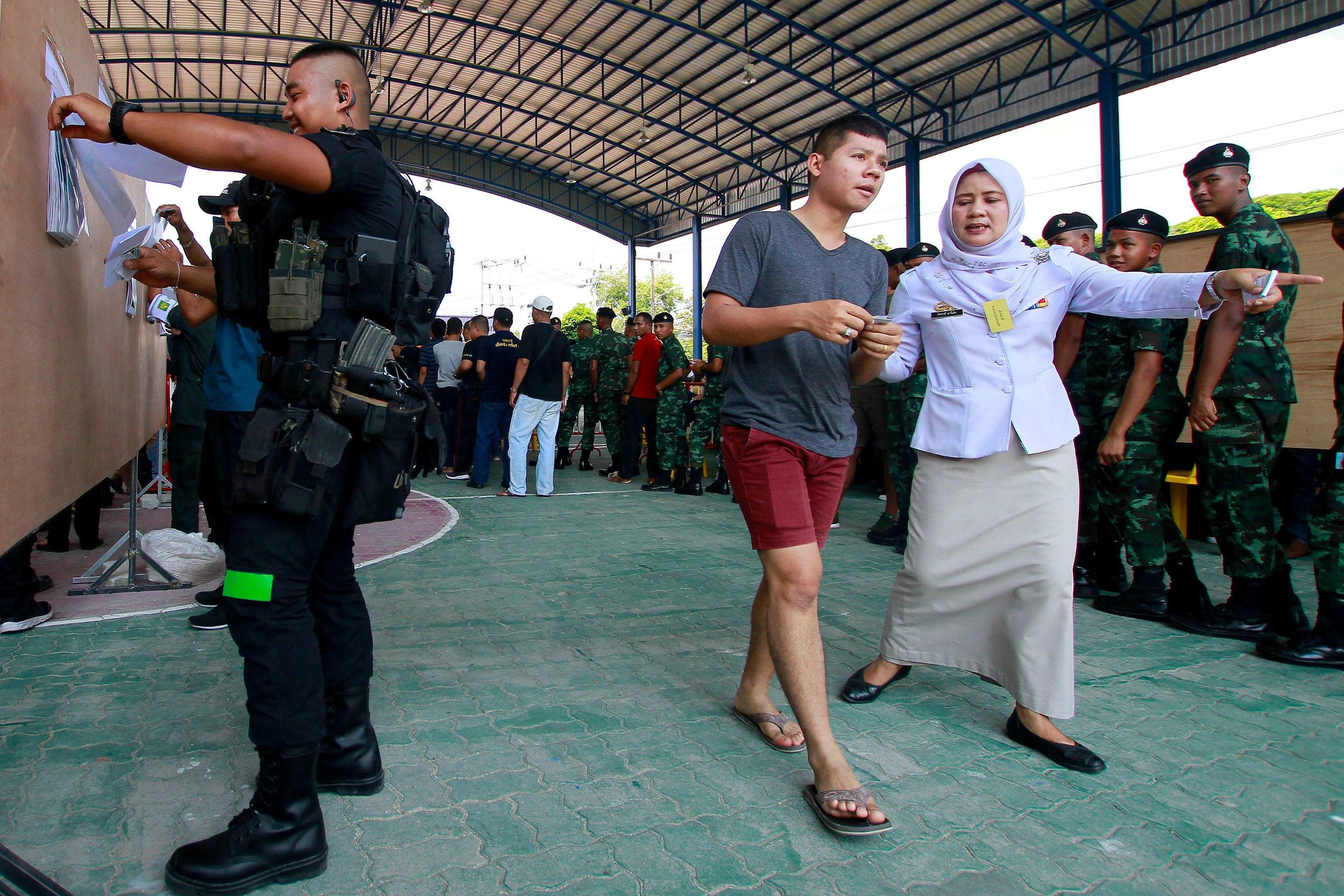 nhung la phieu quyet dinh bau cu Thai Lan anh 10