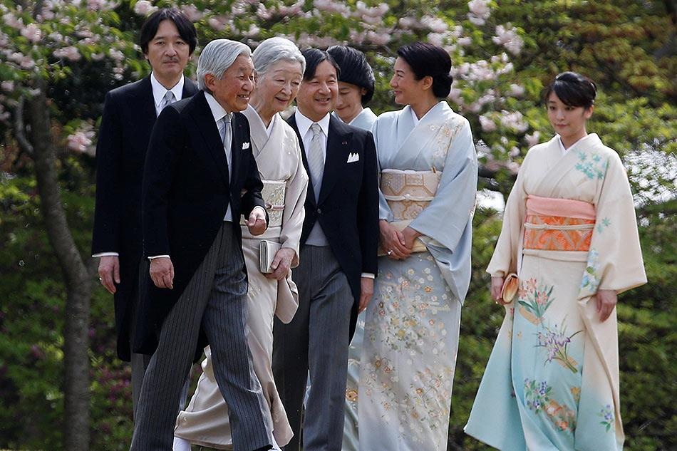 Nhat bi mat hop can nhac luat cho phep nu gioi lam hoang de tu 1997 hinh anh