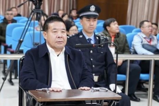 Quan chuc TQ nhan hoi lo hon 22 trieu USD giau tien trong chuong ga hinh anh