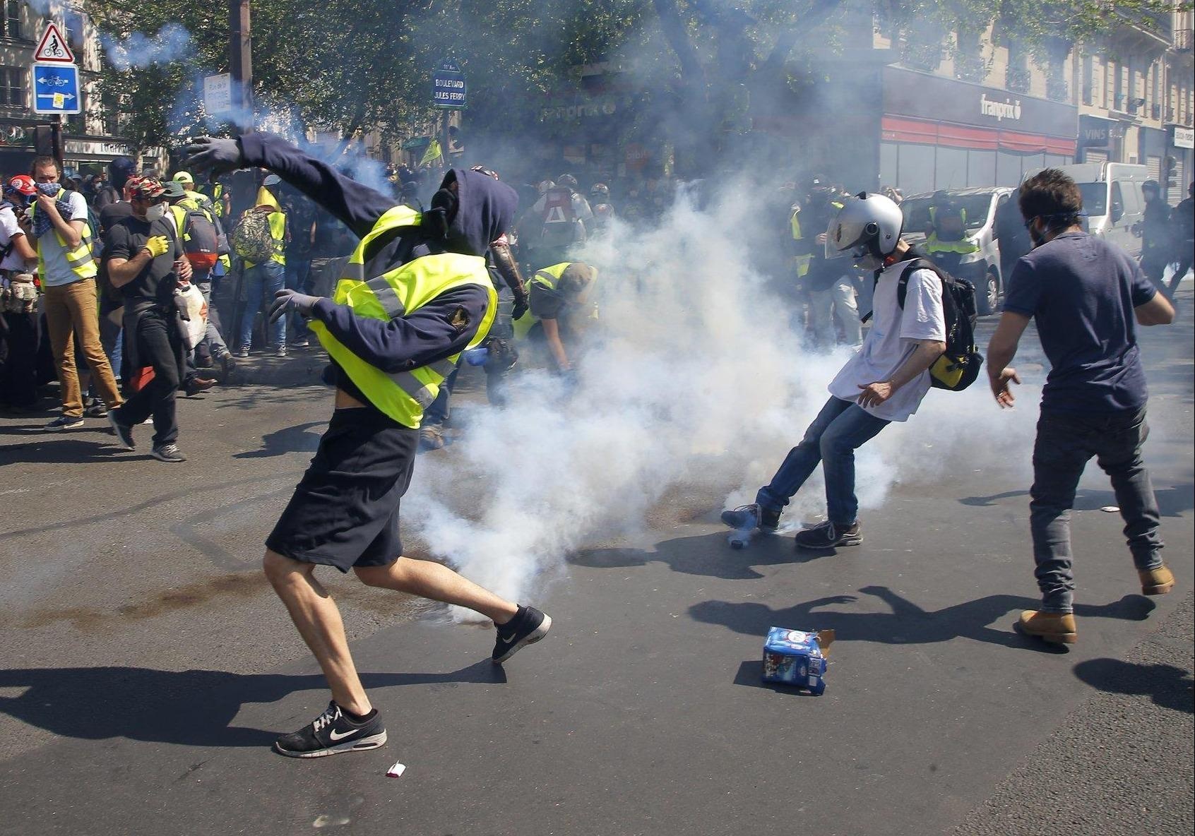 Bieu tinh o Phap - 'con nguoi nen duoc uu tien hon nhung vien da' hinh anh