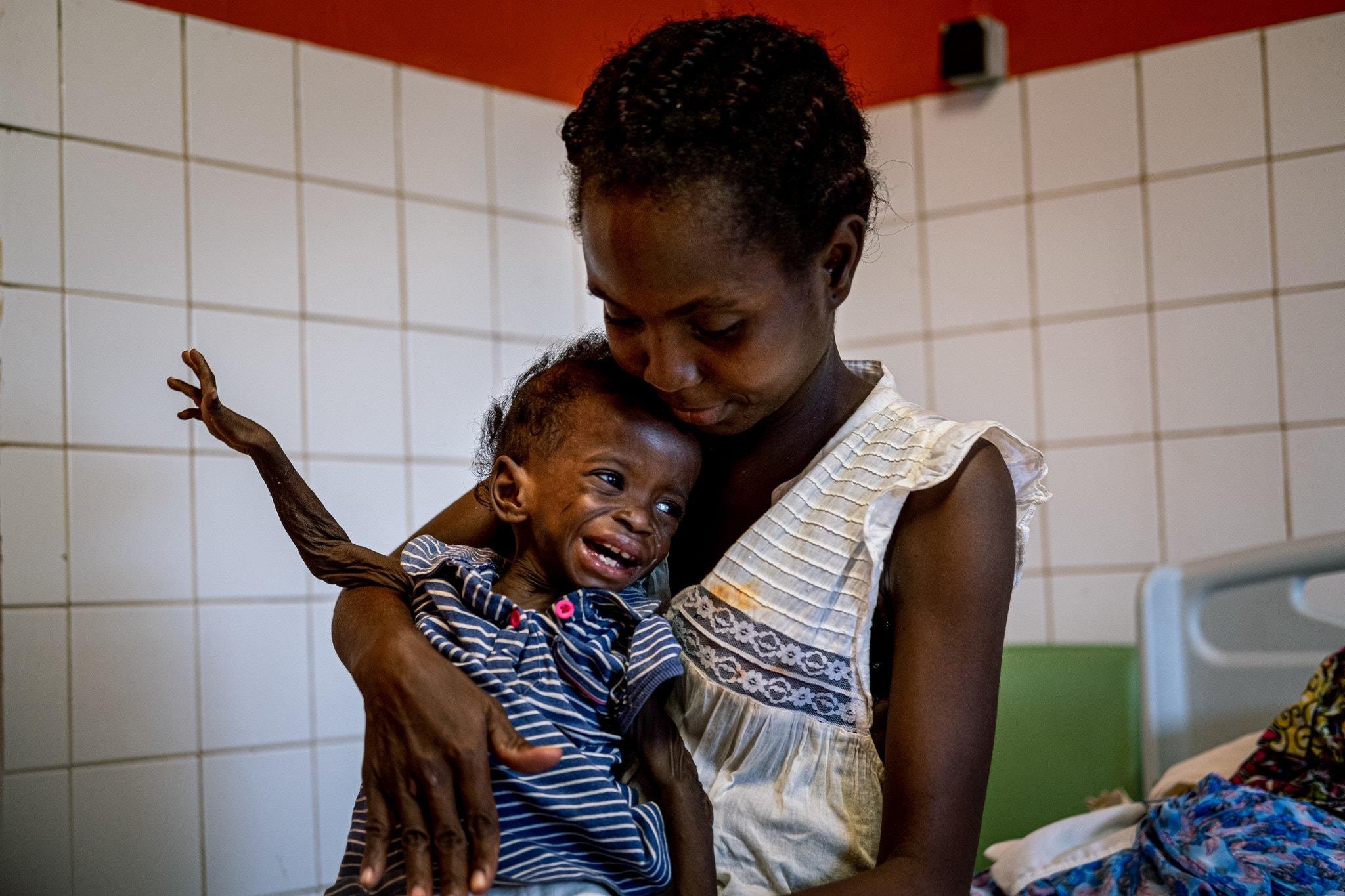 tre em bi anh huong boi chien tranh anh 10