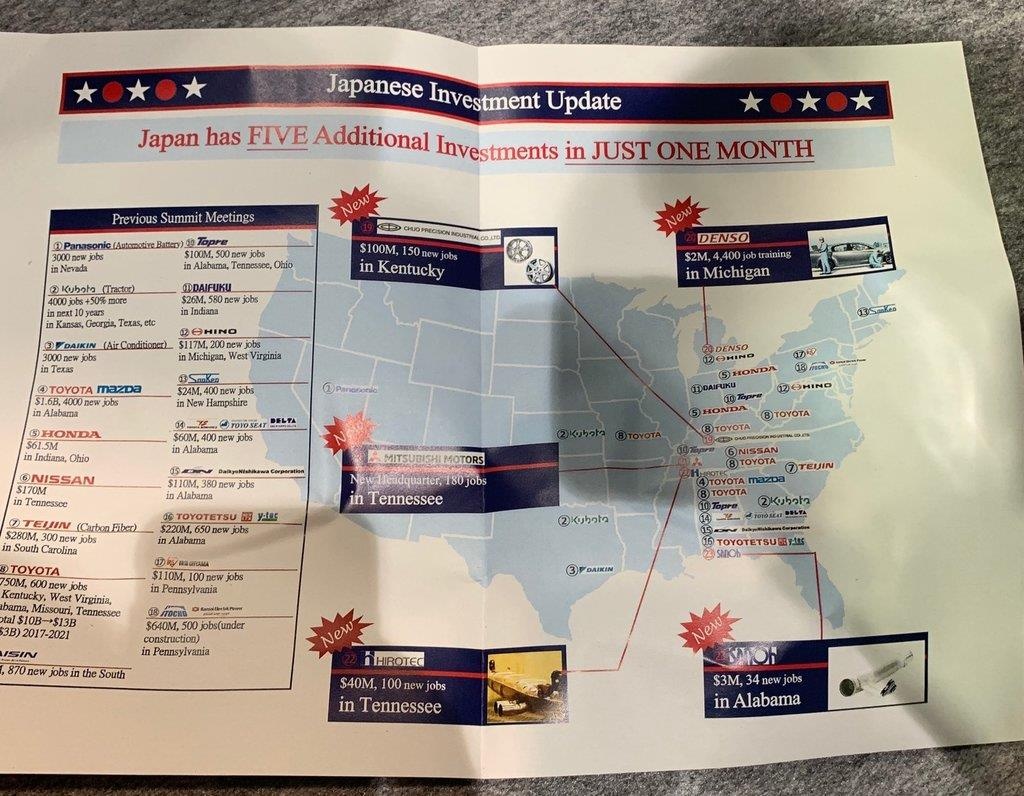 Ong Abe lay long Tong thong Trump bang tam 'ban do xanh do' hinh anh