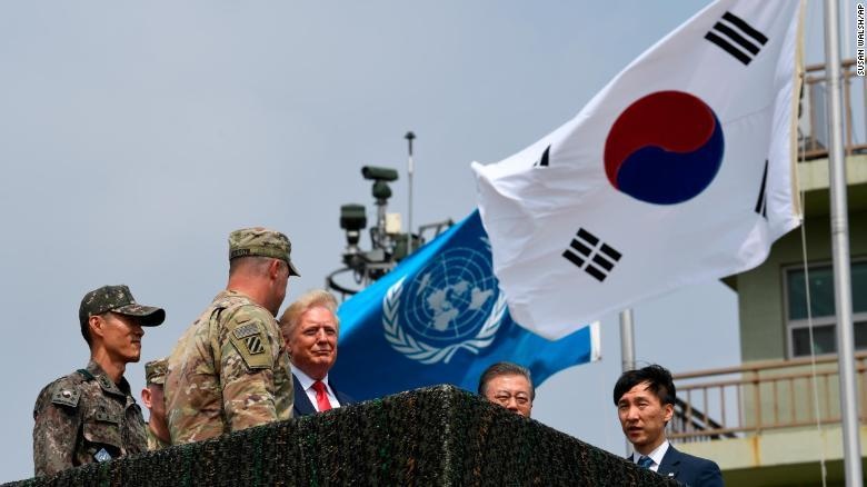 Tong thong Trump den DMZ gap nha lanh dao Kim Jong Un hinh anh