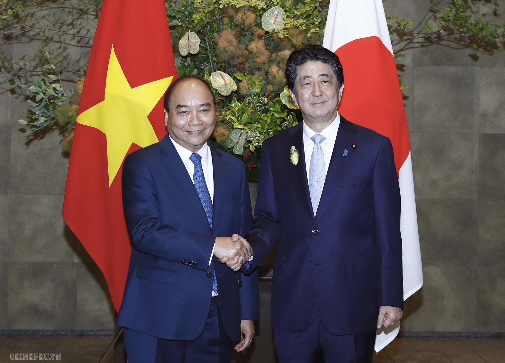 Thu tuong Nguyen Xuan Phuc hoi dam voi Thu tuong Nhat Ban Shinzo Abe hinh anh