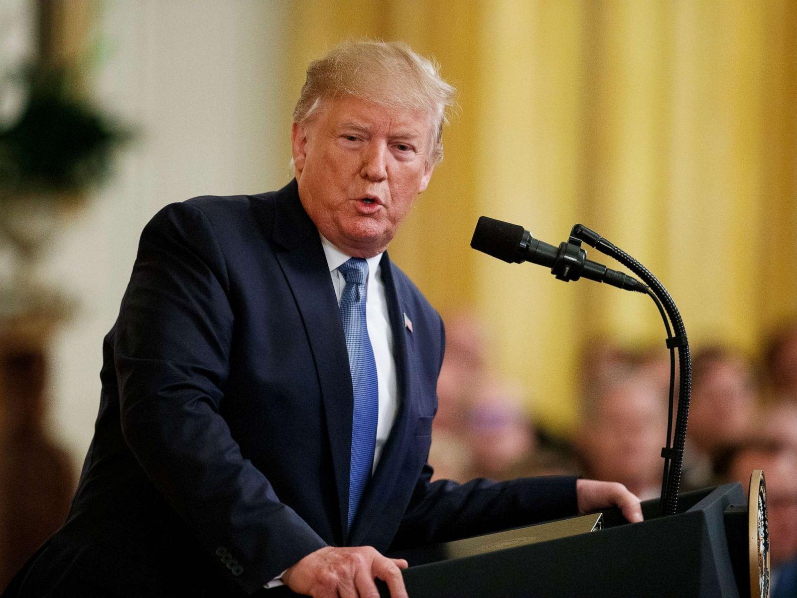 Luat su tung video TT Trump 'hon nhung khong ep buoc' nhan vien cu hinh anh