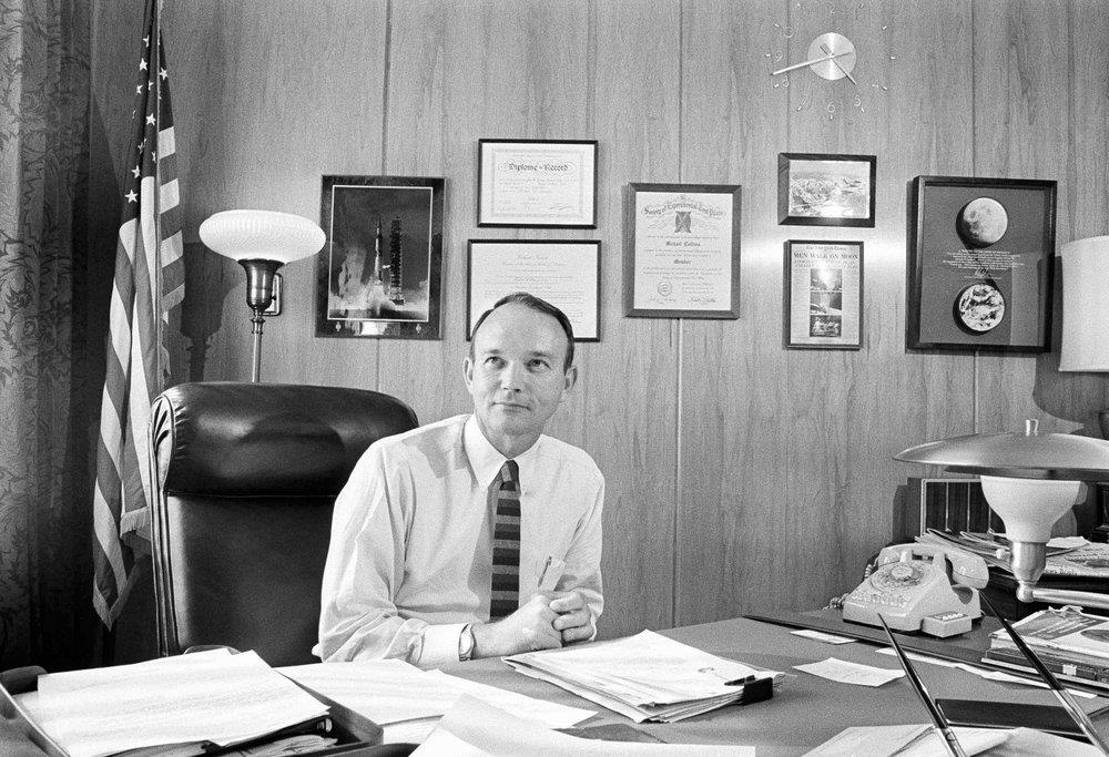 tau vu tru Apollo anh 4