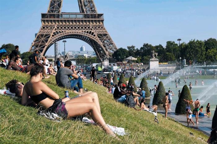 Song nhiet ky luc 'nuong chin' nhieu thanh pho lon o chau Au hinh anh