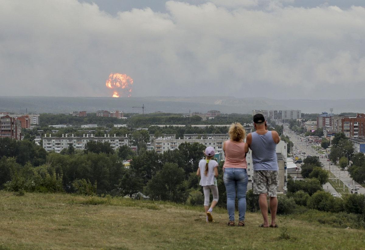 dieu hanh pikachu o nhat anh 1