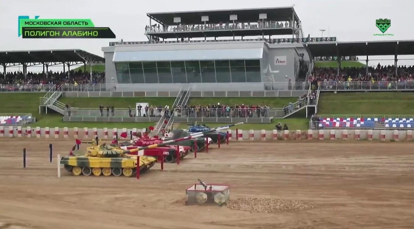 dua xe tang o Nga anh 1