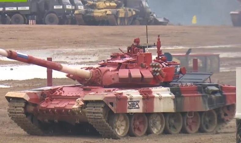 Vuot troi cac doi thu, doi Nga gianh chuc vo dich Tank Biathlon hinh anh