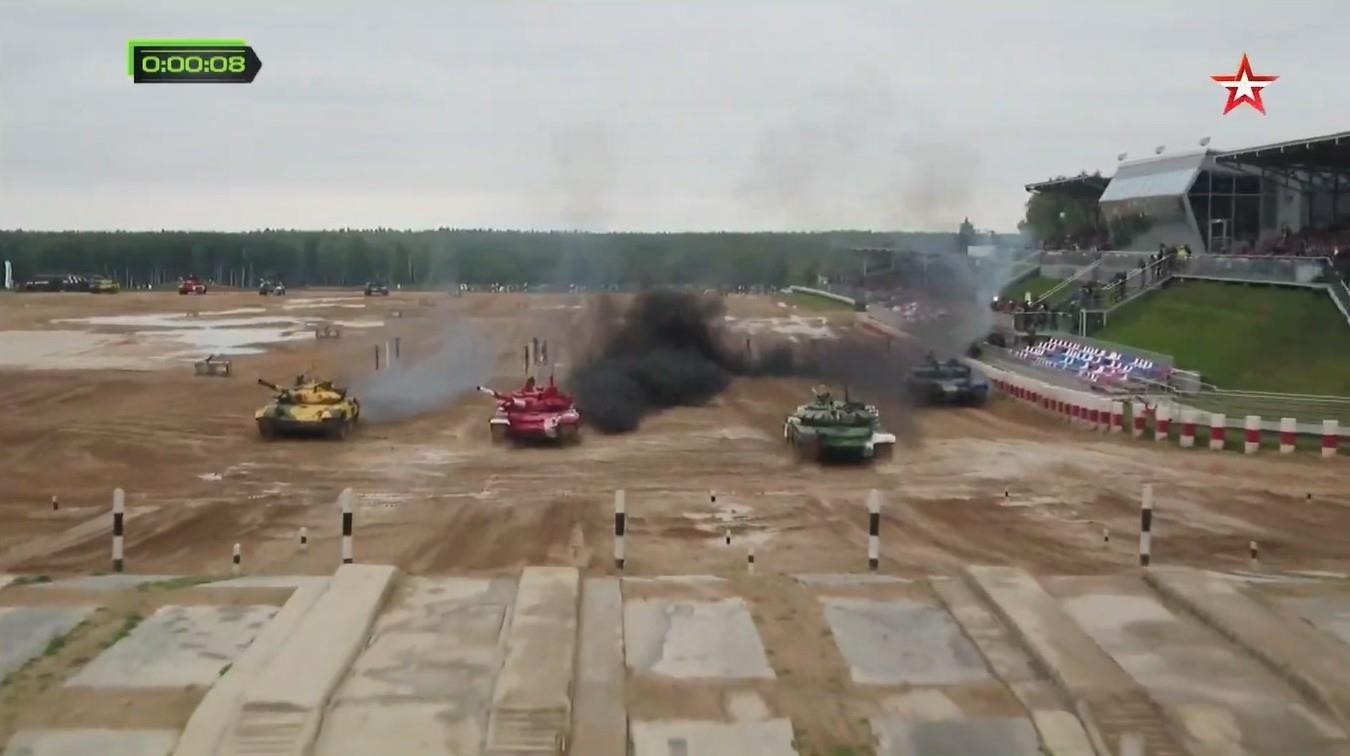 dua xe tang o Nga anh 2