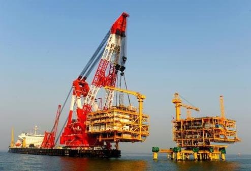 VN theo doi sat viec tau cau Lam Kinh cua TQ di qua vung dac quyen EEZ hinh anh