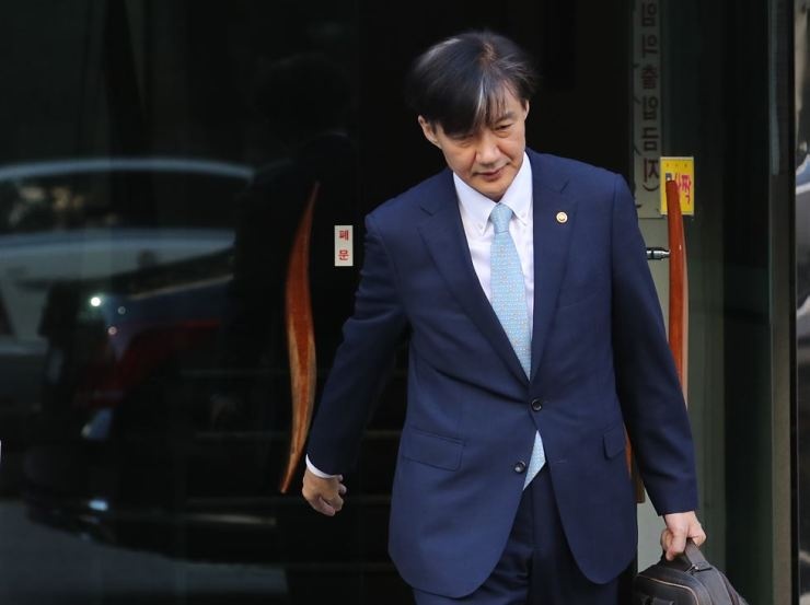 Nha bo truong Tu phap Han bi luc soat vi cao buoc chung chi gia hinh anh