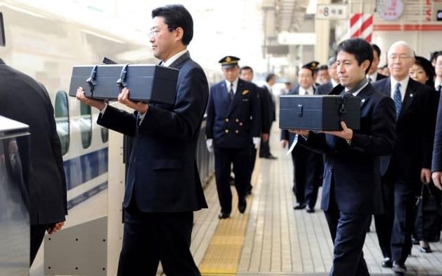 Hai bao vat bi an trong le dang quang cua Nhat hoang Naruhito hinh anh