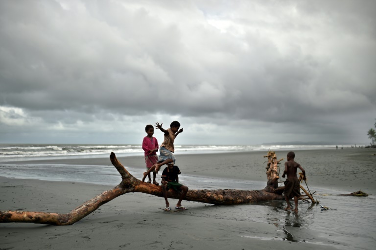 Nha may ty do cua TQ bi dong cua vi xa bun do ra bien o PNG hinh anh