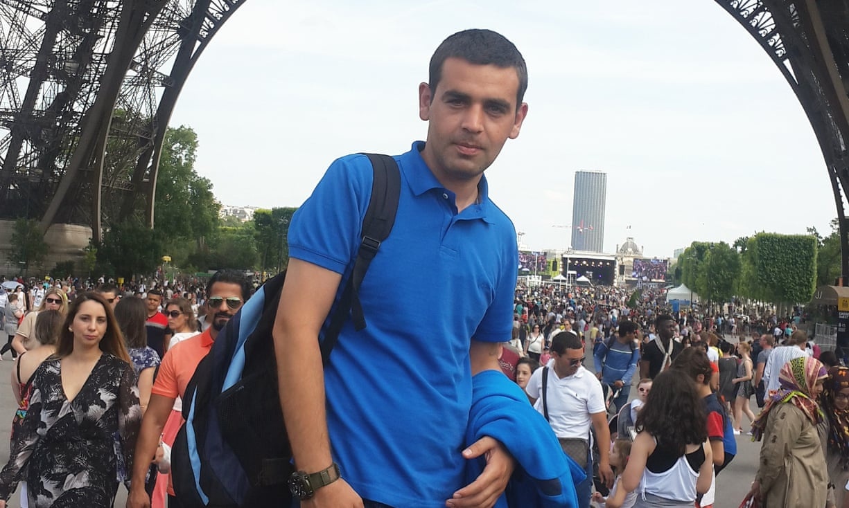 Nguoi di cu am anh voi mui tu than trong xe dong lanh hinh anh