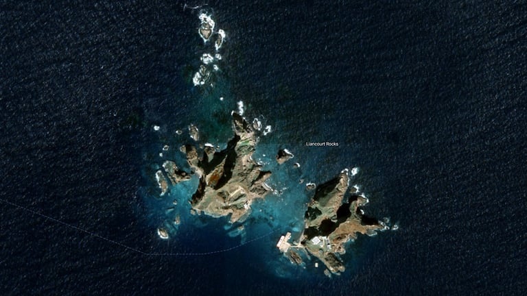 Truc thang Han Quoc roi xuong bien khi dang dua nguoi di cap cuu hinh anh