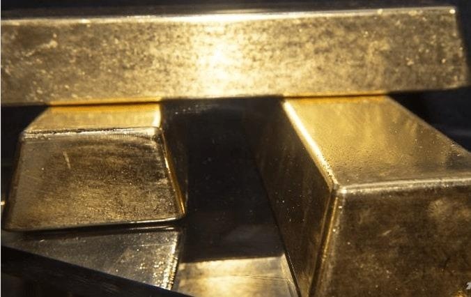 Nga bat phu nu giau 8 thoi vang duoi de giay sat bien gioi TQ hinh anh