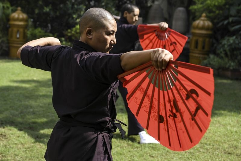 Nu tu luyen kungfu tren day Himalaya, thach thuc dinh kien gioi hinh anh