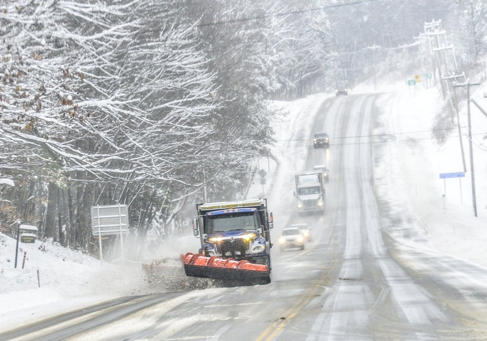 Bao tuyet xuyen My khien hang tram truong hoc, van phong dong cua hinh anh
