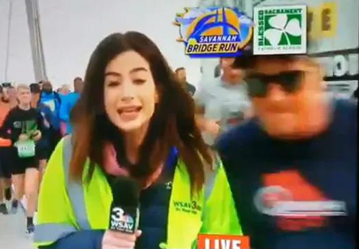 Phong vien My bi sam so khi dang dan truyen hinh truc tiep hinh anh