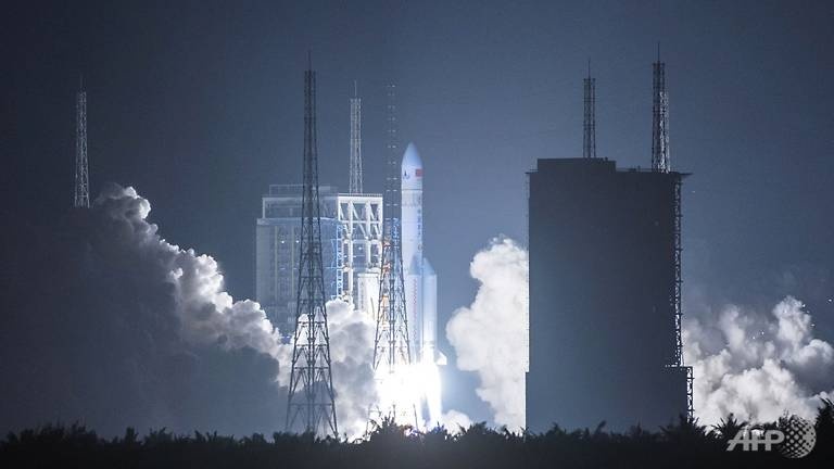 TQ phong ten lua Long March 5 mang theo ve tinh lien lac sieu lon hinh anh