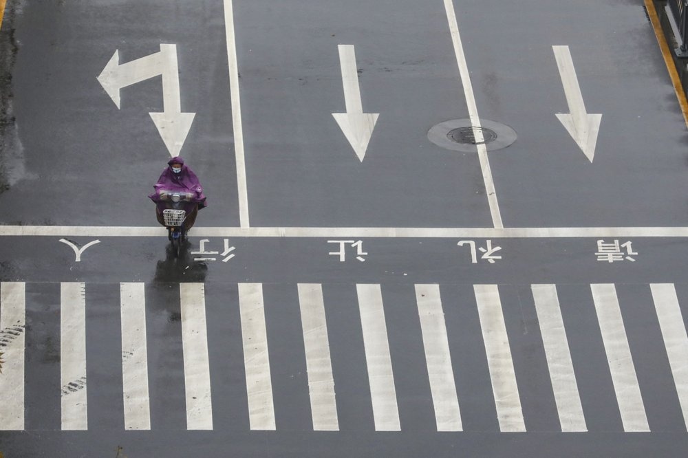 Tieng loa phong thanh giua noi so hai: 'Vu Han dam doi mat kho khan' hinh anh