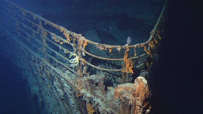 Xac tau Titanic duoi day bien bi tau ngam dam trung hinh anh