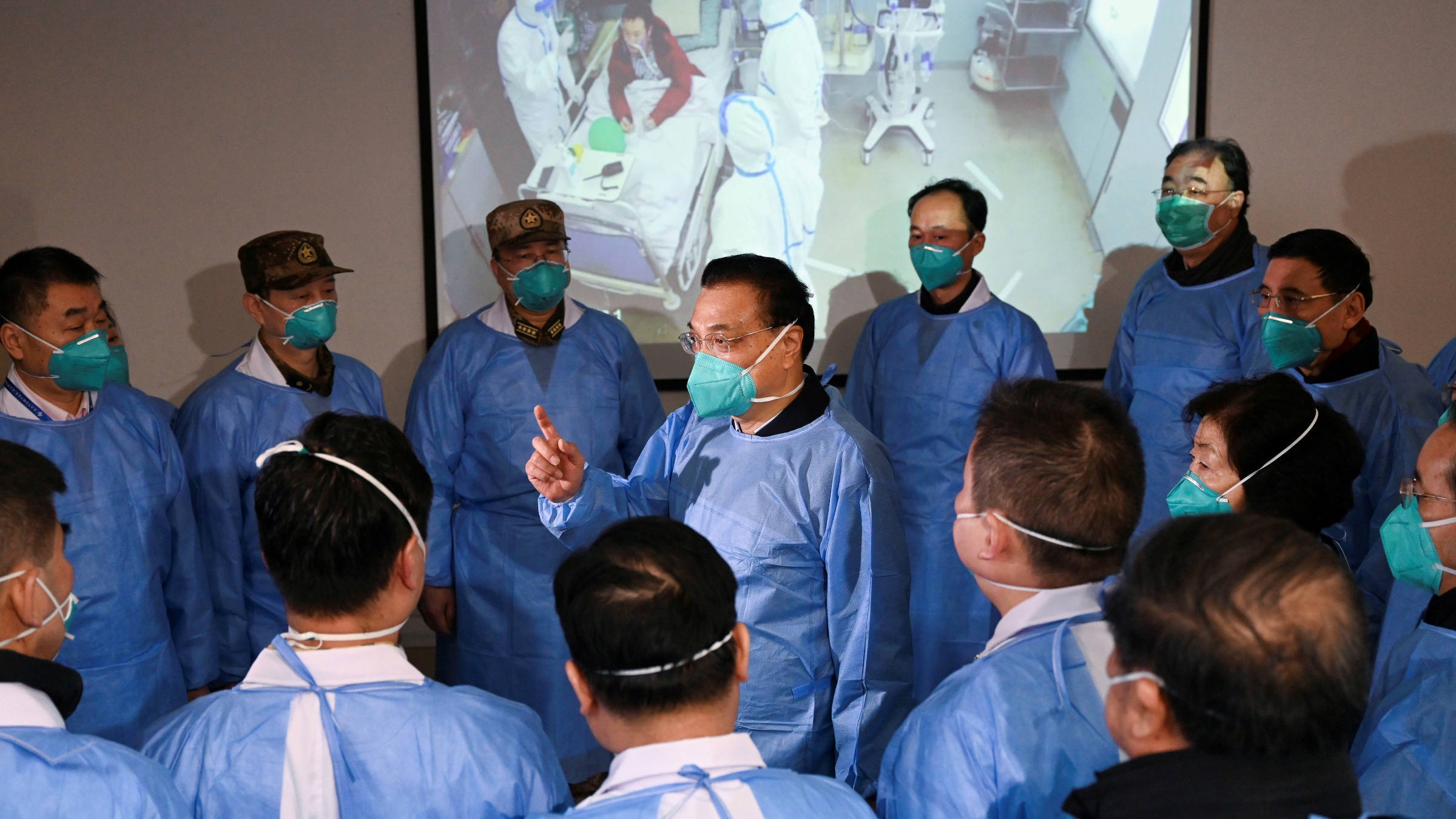 TQ cach chuc va xu phat 400 quan chuc giua bung phat virus corona hinh anh