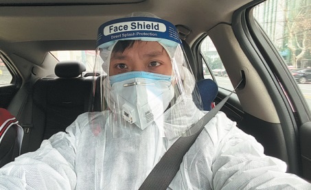 Tai xe taxi Vu Han an mi tom, lai xe 12 gio moi ngay cho dan mien phi hinh anh