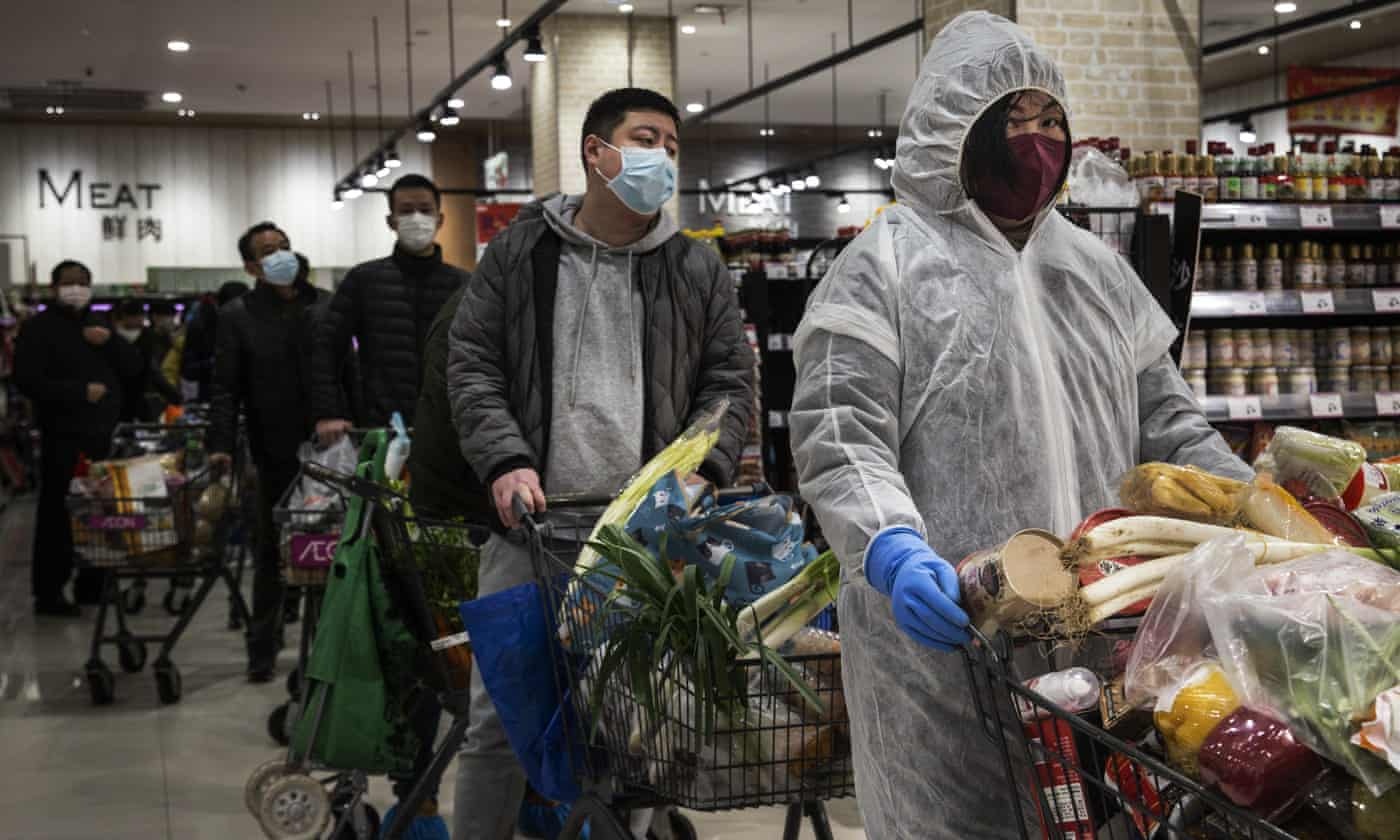 Hon 800 du hoc sinh 'mac ket' o tam dich Vu Han cau cuu hinh anh