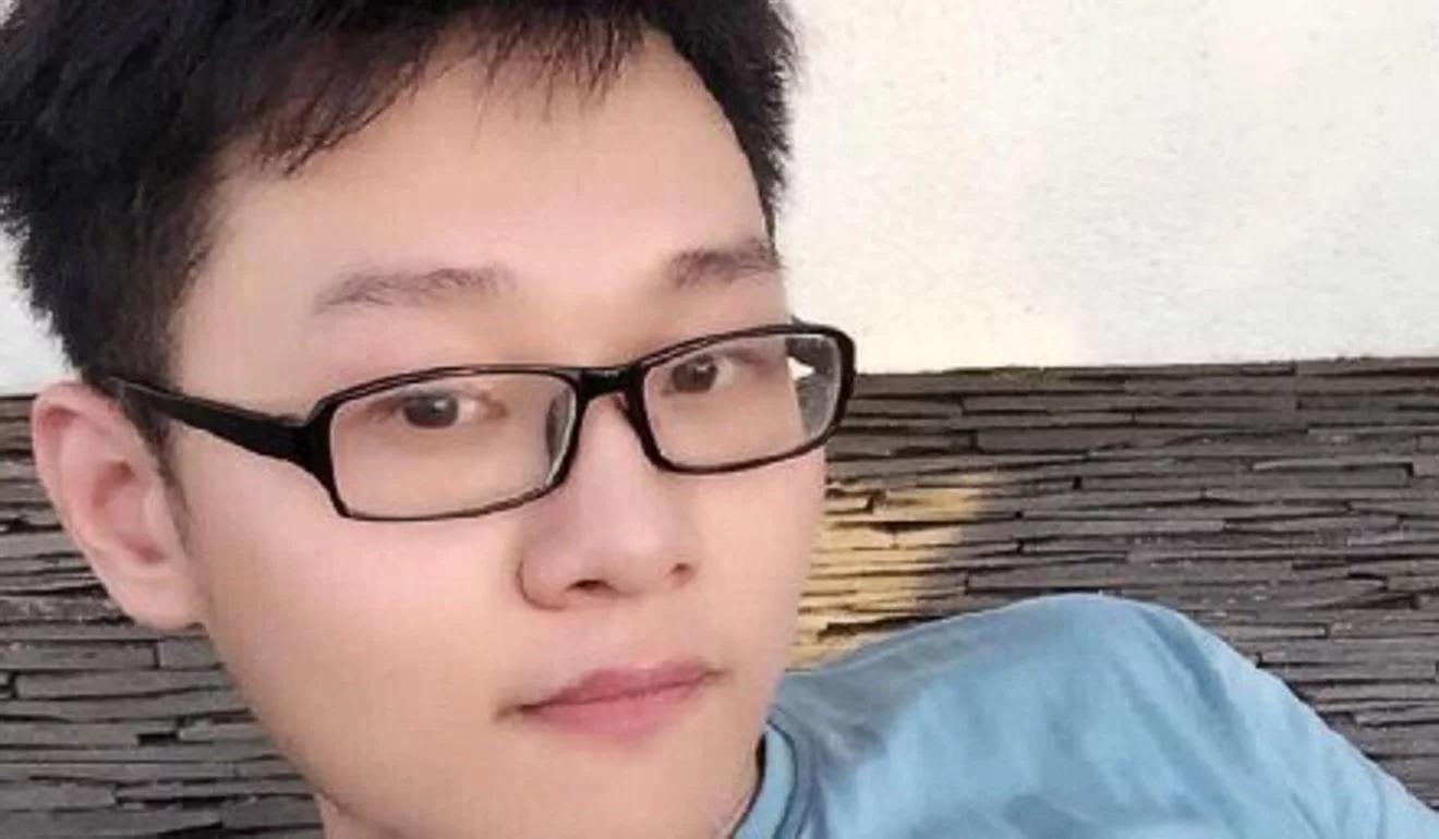 Con trai khoe khoang di lai trong phong toa, quan chuc TQ bi dinh chi hinh anh