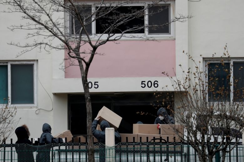 Phong toa chung cu ‘o dich’ cua tin do Tan Thien Dia o Daegu hinh anh