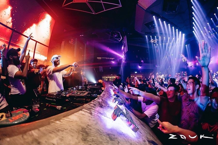 Le hoi EDM ao o Singapore khuay dong tinh than khan gia giua dai dich hinh anh